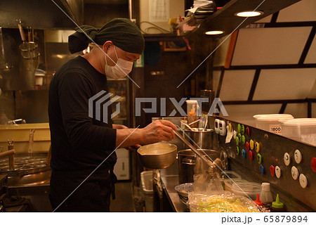 ラーメンを作る店主４ 65879894