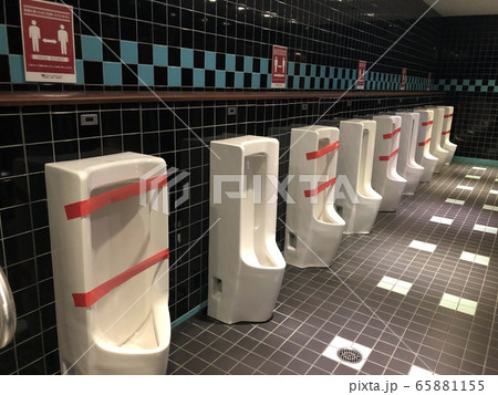 感染対策が取られたトイレ 65881155