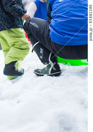 雪遊び 65882386