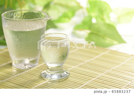 夏の冷酒 65883237