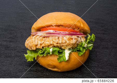 チキンバーガー　Typical delicious Fried chicken burger 65884226