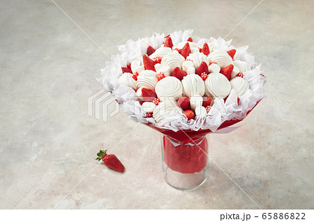 Beautiful bouquet consisting of marshmallows Beautiful bouquet consisting of marshmallows 65886822