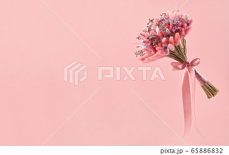 Small bouquet of pink dried flowers Small bouquet of pink dried flowers 65886832