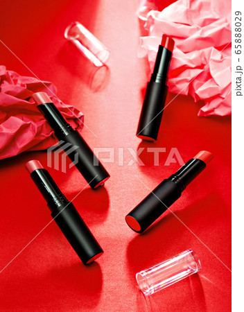 Set of matte Lipstick in red and natural colours. Set of matte Lipstick in red and natural colours. 65888029