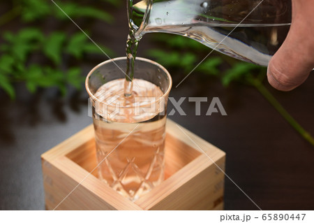 夏の冷酒　日本酒 65890447