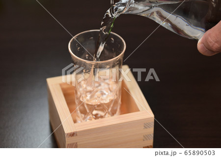 夏の冷酒 日本酒 夏の冷酒 日本酒 65890503