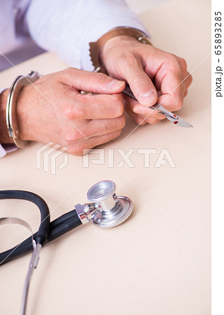 Male doctor in courthouse meeting with lawyer Male doctor in courthouse meeting with lawyer 65893285