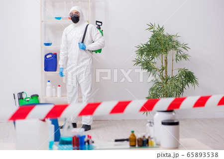 Young male chemist working in medicine lab Young male chemist working in medicine lab 65893538