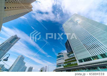 日本の横浜都市景観　横浜市新市庁舎などを望む 65894559
