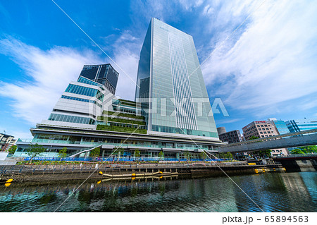 日本の横浜都市景観　横浜市新市庁舎などを望む 65894563