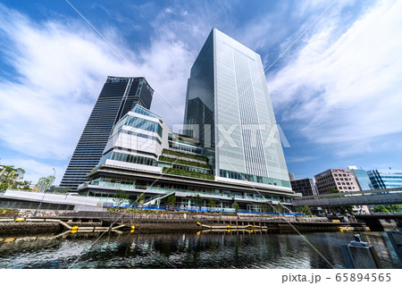 日本の横浜都市景観 横浜市新市庁舎などを望む 日本の横浜都市景観 横浜市新市庁舎などを望む 65894565