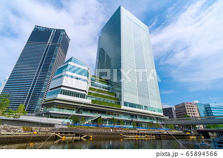 日本の横浜都市景観　横浜市新市庁舎などを望む 65894566