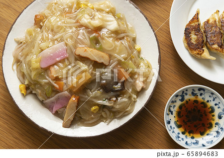 皿うどんと焼き餃子 65894683