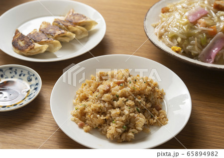 炒飯、餃子、餡かけ硬やきそば 65894982