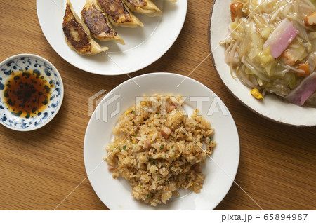 炒飯、餃子、餡かけ硬やきそば 65894987