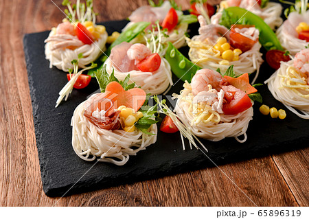 そうめんパーティーの写真素材 [65896319] - PIXTA