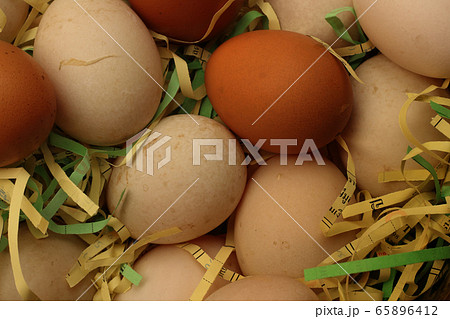 Background with organic chicken eggs and duck eggs 65896412