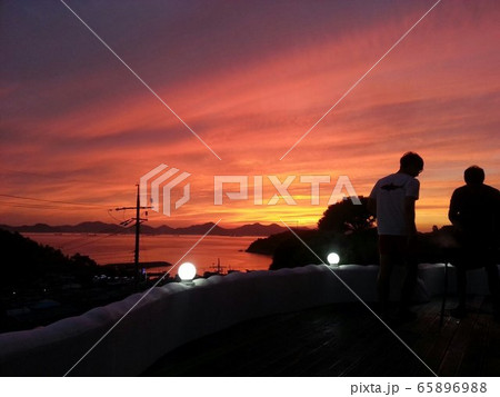 夕方 夕日 夕暮れ 65896988