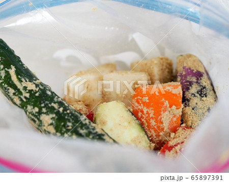 袋で糠漬け 漬物 袋で糠漬け 漬物 65897391