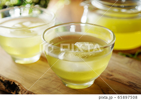 冷たいお茶(緑茶) 65897508