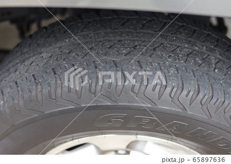 劣化したタイヤ 劣化したタイヤ 65897636