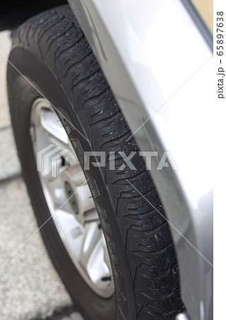 劣化したタイヤ 劣化したタイヤ 65897638