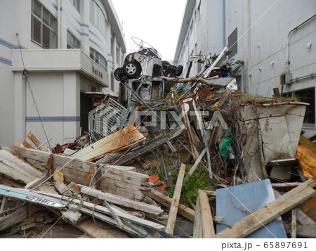 津波で流れてきたもの 65897691