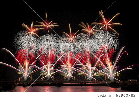 熱海海上花火大会　デジタルスターマイン 65900785