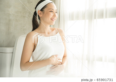 女性　トイレ 65901731