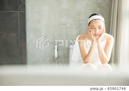 女性　トイレ 65901748