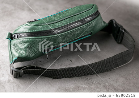 Belt bag made of dark green textured leather, Belt bag made of dark green textured leather, 65902518
