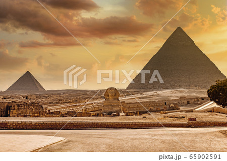Great Sphinx of Giza and pyramid, Cairo Egypt 65902591