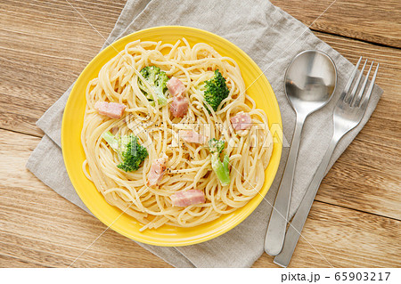 カルボナーラスパゲティー 65903217