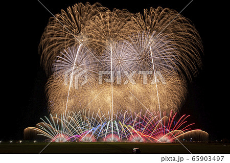 赤川花火大会 山形県鶴岡市の写真素材