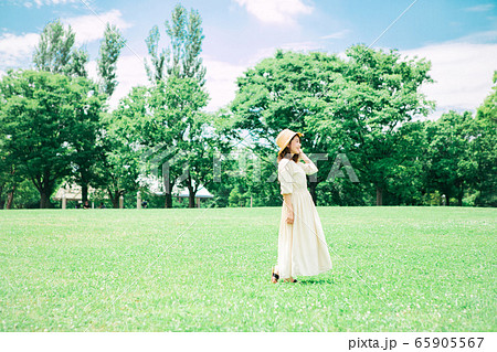 女性　リゾート 65905567