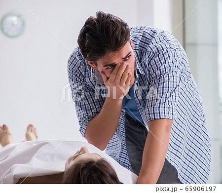 Man mourning his dead wife 65906197