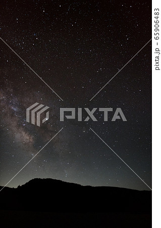 尾瀬ヶ原に昇るいて座とさそり座 65906483