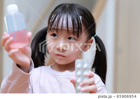 体調不良 (薬 子供 女の子 女児 病気 風邪 インフルエンザ 肺炎 発熱 頭痛 歯痛 花粉症) 65906954