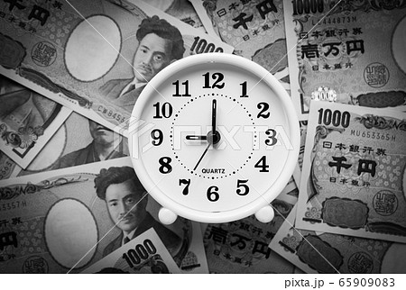 時計　お金　時間　紙幣　働き方改革 65909083