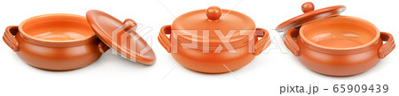 Panoramic ceramic pots with lid isolated on white 65909439