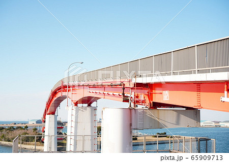 赤い橋と空　 65909713