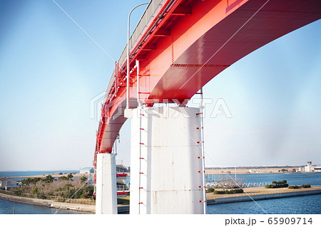 赤い橋と空　 65909714