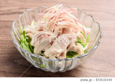 鶏ササミとミョウガの和え物 鶏ササミとミョウガの和え物 65910340
