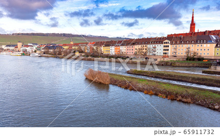 Wurzburg. City embankment in the early morning. Wurzburg. City embankment in the early morning. 65911732