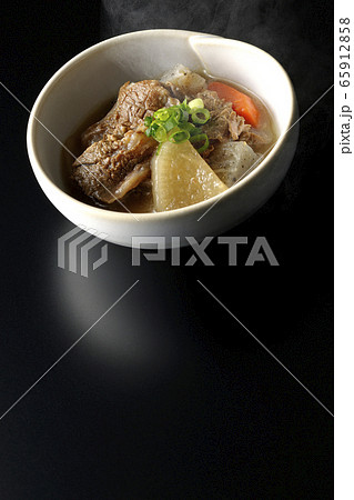 牛すじ煮込み 65912858