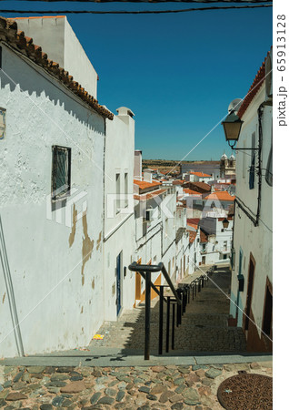Alley going down the slope with steps among houses in Campo Maior 65913128