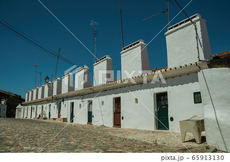Terraced houses with large chimney in Campo Maior 65913130