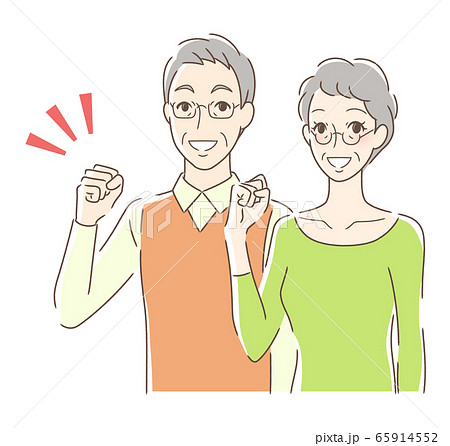 ガッツポーズするカップル 65914552