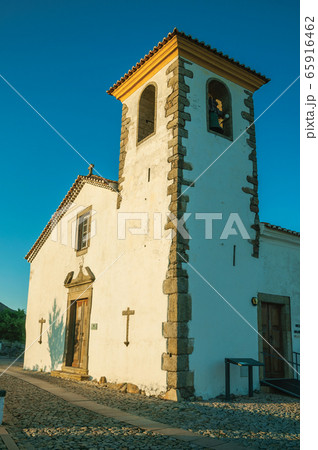 Whitewashed wall in old church with steeple in Marvao 65916462