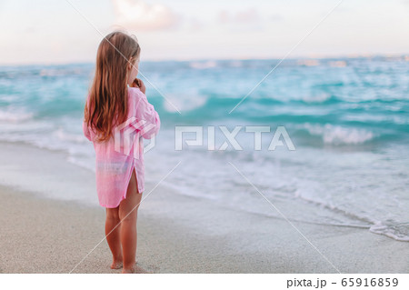 Adorable little girl have fun at tropical beach during vacation 65916859